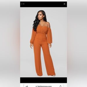 Fashion nova jumpsuit beautiful just wore twice is 2x but fits like 1x